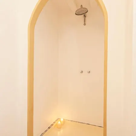 971 Con Encanto Hotel