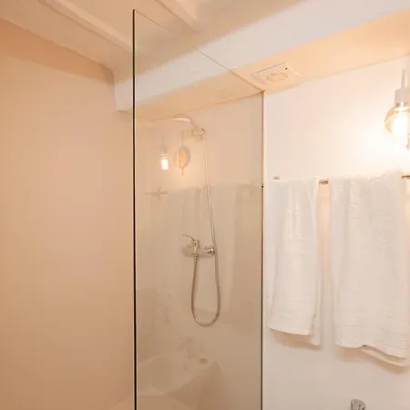 971 Con Encanto Hotel 3*