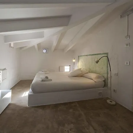 971 Con Encanto Hotel 3*