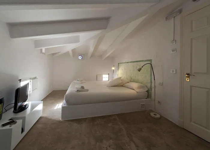 971 Con Encanto Hotel 3*