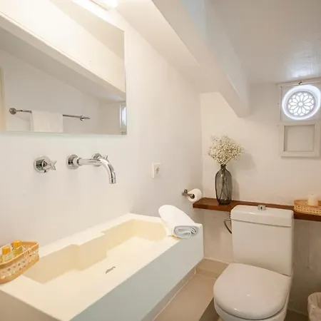 971 Con Encanto Hotel