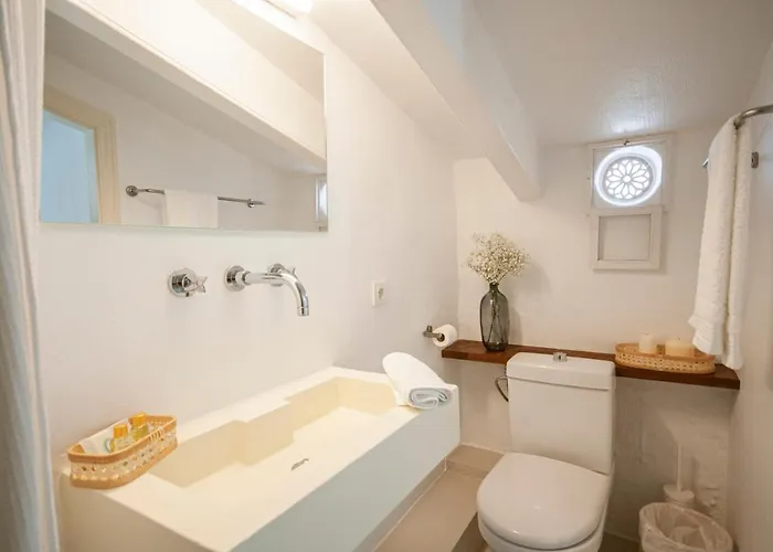 971 Con Encanto Hotel