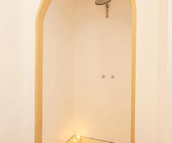 971 Con Encanto Hotel