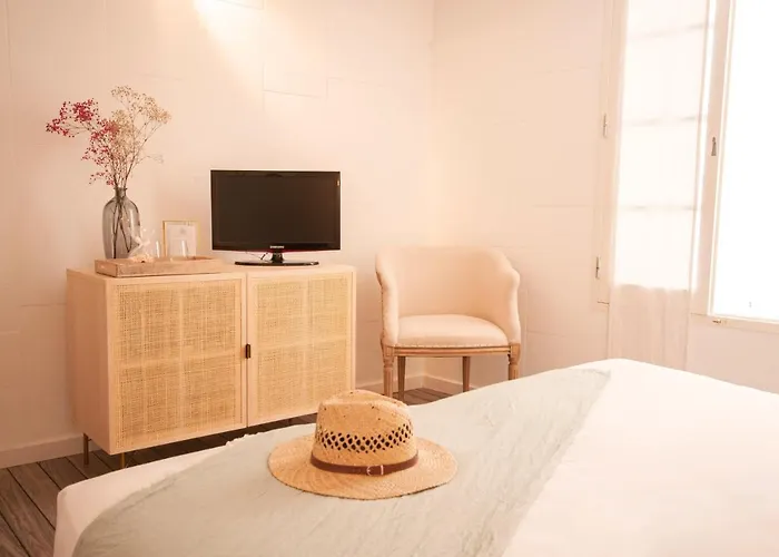 971 Con Encanto Hotel