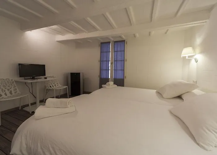 971 Con Encanto Hotel 3*